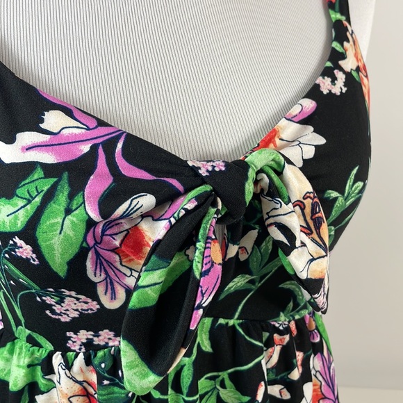 GUESS floral printed top, Stretch, Size M, Sleeveless - Picture 2 of 10